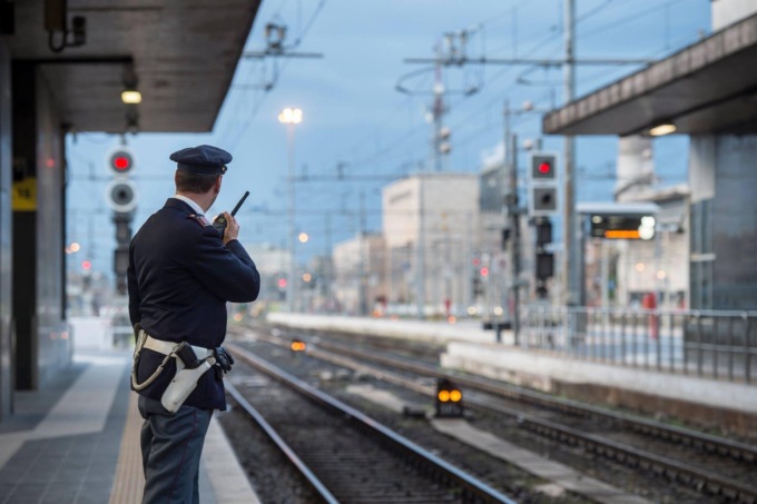 Annuncia il suicidio su TikTok, voleva farla finita in stazione a Padova: salvata dalla Polfer