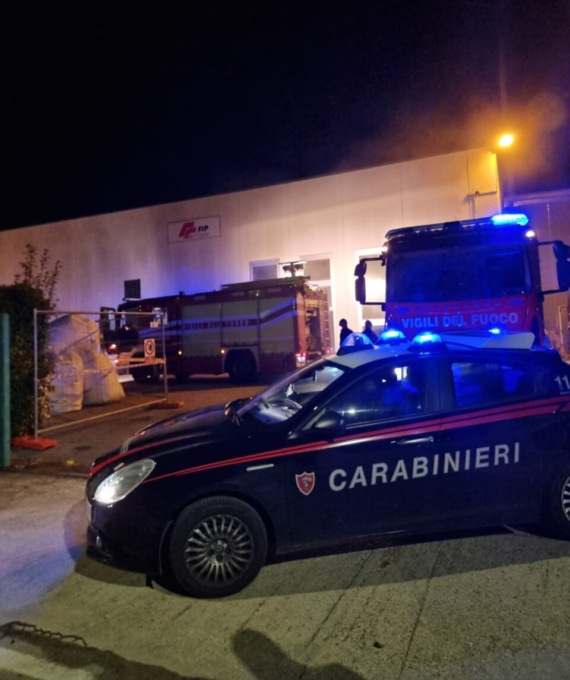 Incendio nel capannone di additivi chimici: momenti di paura a Teolo