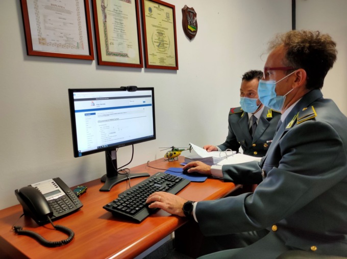 Aveva svuotato le casse della scuola per “ingrassare” il suo conto personale: indagata un’ex dipendente