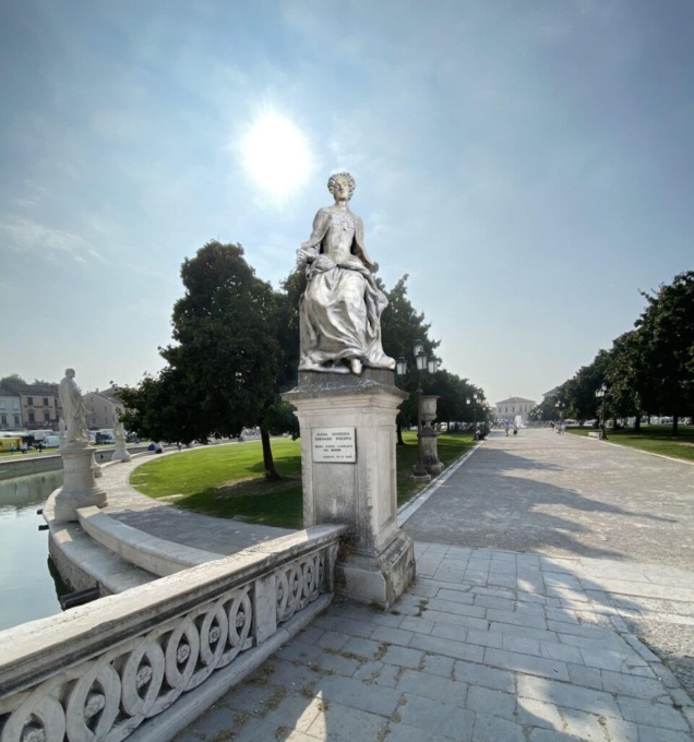 Statua di Elena Cornaro in Prato della Valle, le Pari Opportunità: “Atto doveroso”