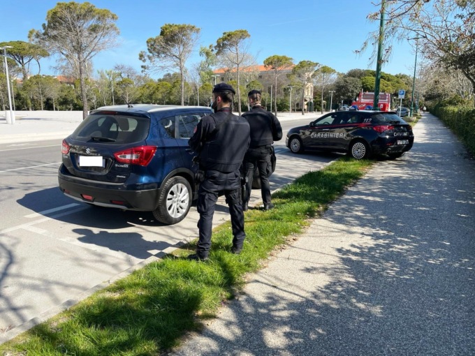 Inseguimento da film tra Rubano e Mestrino, tentano di investire i Carabinieri che sparano alle gomme