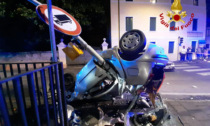 Incidente a San Pietro in Gu, le foto dell'auto "accartocciata" contro il palo