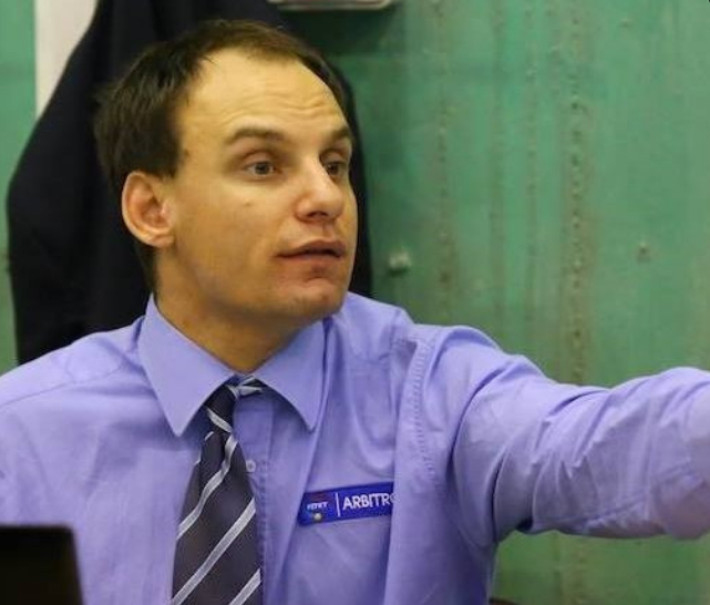 Perde il controllo dello scooter e finisce fuori strada: addio Matteo