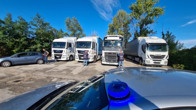 Tabacchi di contrabbando, nel capannone a Montagnana si potevano confezionare 12 milioni di pacchetti di sigarette