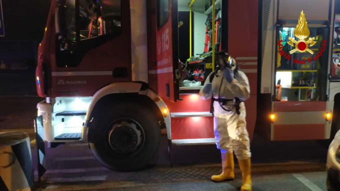 Forzano la porta di un appartamento: dentro trovano una persona morta da giorni