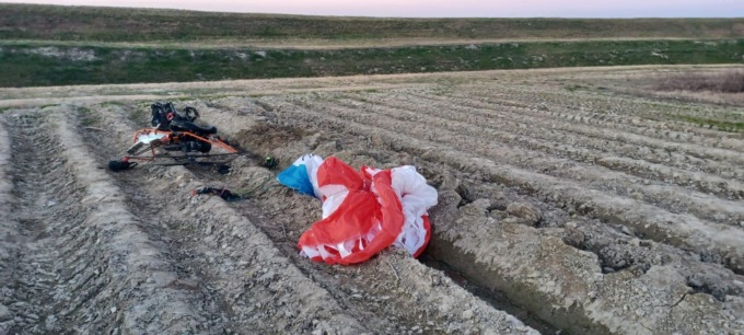 Codevigo, precipita con il parapendio a motore: pilota 50enne finisce in ospedale