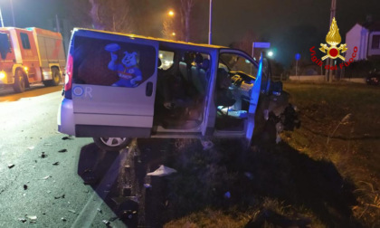 Incidente sull'Adriatica, scontro tra un'auto e il furgone di una società sportiva di rugby: 6 feriti tra cui 4 ragazzi