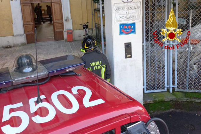 Paura nel laboratorio di chimica dell’Università di Padova, scoppia un contenitore sotto pressione: ricercatrice ferita