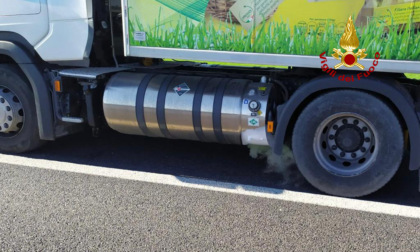 Autostrada A13 bloccata: camion frigo perde gas dal serbatoio