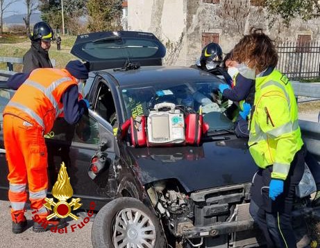 Scontro tra auto a Monselice, una donna ferita. Le immagini dell'incidente