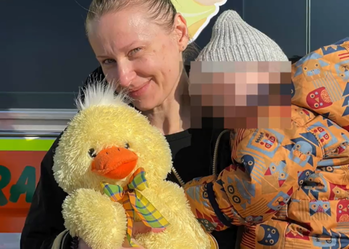 La storia di Oxana e del figlio malato di leucemia: accolti a Padova dopo la fuga dall’Ucraina