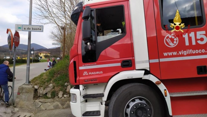 Tragico malore a Baone: motociclista 70enne si accascia e muore