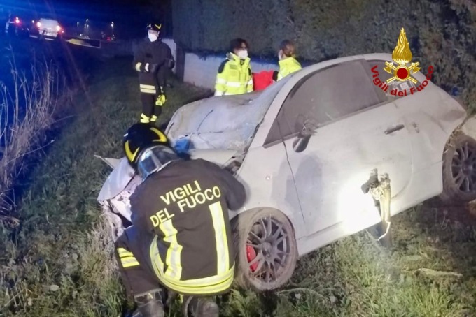 Tragedia sulla Monselice mare, perde il controllo dell’Abarth e si cappotta più volte: morto 40enne