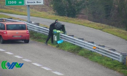 Rifiuti abbandonati sull'autostrada A4 (e non solo), partono le prime denunce