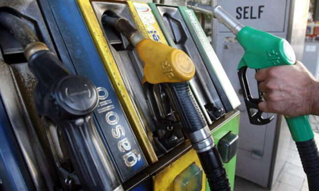 Mettevano ben visibili solo i prezzi più bassi del “self service”: sanzionati 7 distributori