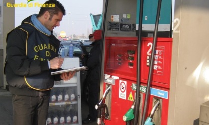 Prezzi della benzina gonfiati al distributore, cinque gestori multati a Padova e provincia