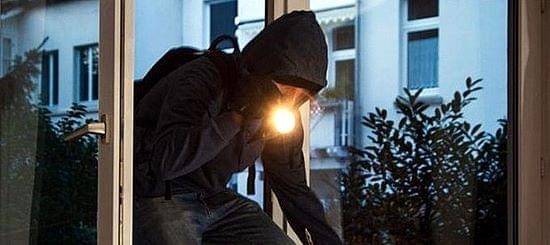 Padova, probabile femminicidio sventato “solo” perché l’ex è stato scambiato per un ladro
