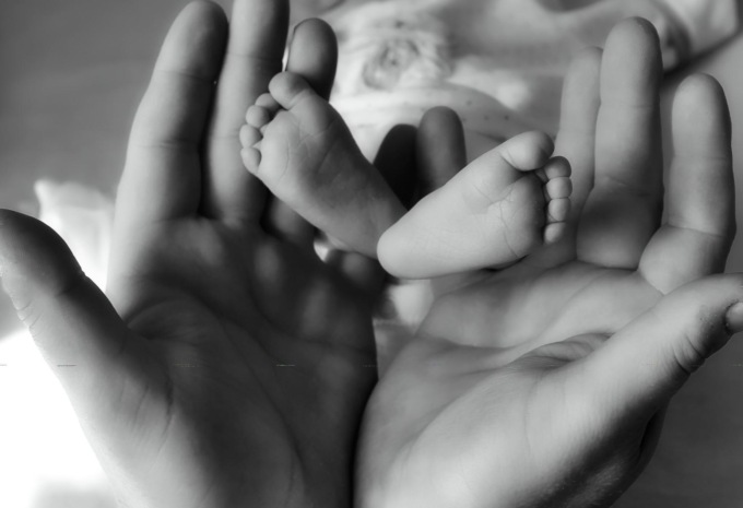 32enne fa un figlio con una ragazzina di 13 anni e si rifiuta di pagare le cure sanitarie