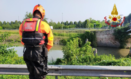 Tragedia a Padova, ciclista finisce nel Bacchiglione e muore annegato