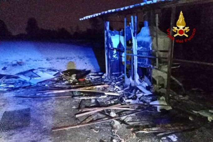 Incendio nella notte a Villa del Conte: bruciato garage adibito a ricovero attrezzi