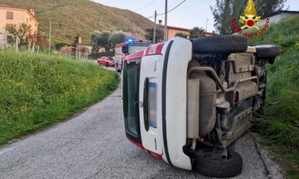 Grave incidente a Rovolon, auto si ribalta su un fianco: 70enne in ospedale