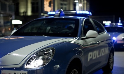 Padova, aggredisce i passanti in strada e lancia sassi contro le auto: tunisino arrestato ed espulso