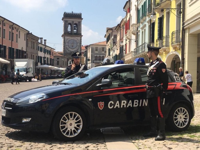 Il “trattamento” del finto fisioterapista: attirare l’anziano nel parcheggio e rubargli la catenina d’oro