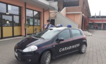 Bruciano l'auto per incassare il risarcimento dall'assicurazione ma i Carabinieri li incastrano
