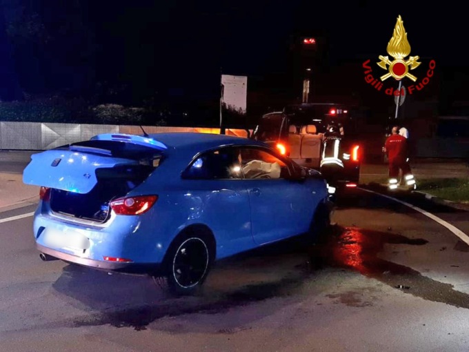 Padova, scontro tra un’auto e un pulmino: ferito l’automobilista