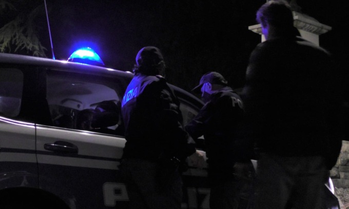 Danneggiano con spranghe e pietre il “Custom Club”: daspo per due giovani padovani
