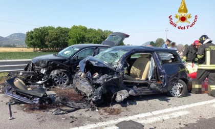 Inferno sulla regionale 10 Padana, auto distrutte e otto feriti