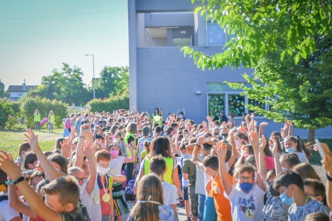 Ultimo giorno di scuola a Noventa Padovana, le foto della festa al comprensivo “Santini”
