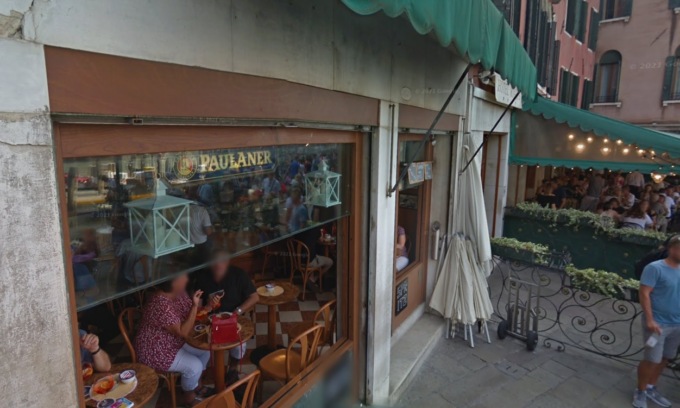 Scontrino shock a Venezia, padovana “denuncia” sui social. Il barista: “Francamente me ne infischio…”