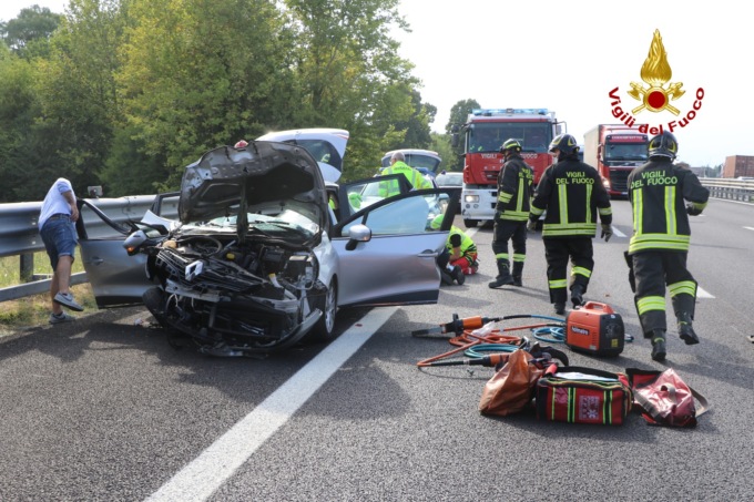 Autostrada A4, video e foto del tremendo tamponamento: quattro feriti, di cui uno gravissimo