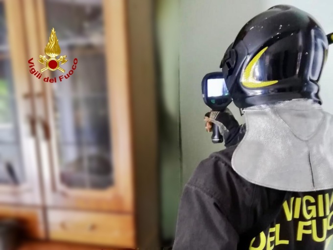 Padova, principio d’incendio nell’appartamento: l’anziana proprietaria respira fumo e viene soccorsa