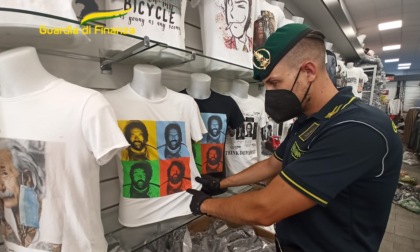 Sequestrate oltre 8.600 t-shirt con marchi di brand italiani contraffatti