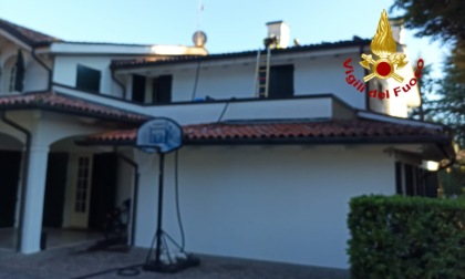 Incendio nella villa di Alex Zanardi, pannelli fotovoltaici in fiamme: il campione trasferito a Vicenza