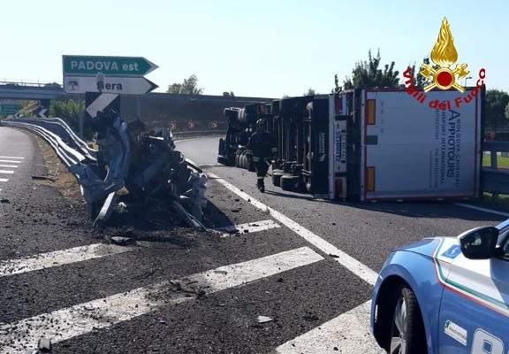 Disagi all’uscita di Padova Est, svincolo chiuso per un camion rovesciato