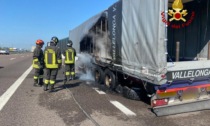 Pneumatici di un semirimorchio in fiamme sull'A4 tra gli svincoli di Padova Est e Ovest