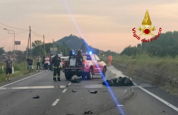 Tragedia lungo la Statale 16: scontro tra auto e moto, morto un 48enne