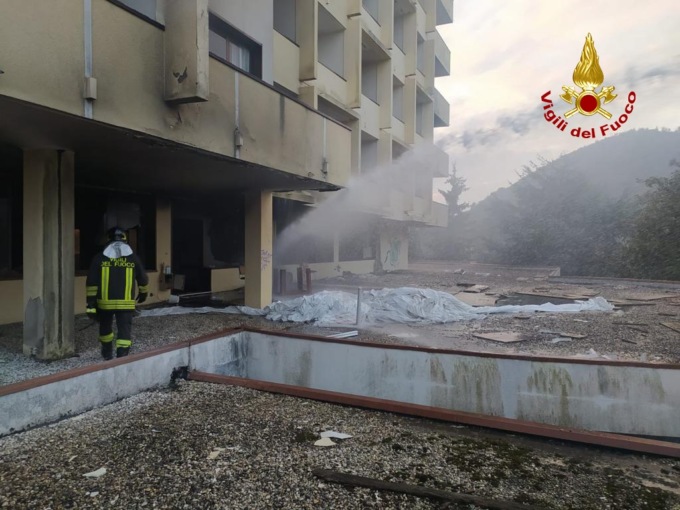 Teolo, incendio in una stanza dell’hotel dismesso Michelangelo