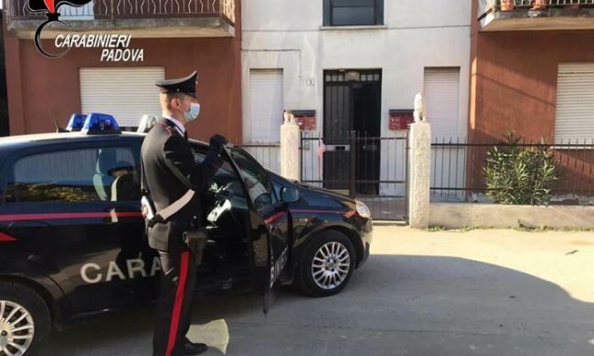 Femminicidio Cadoneghe, chiesto l’ergastolo per il 41enne che uccise la moglie a coltellate davanti alla figlia