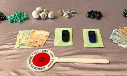 Il fiuto delle unità cinofile della Finanza stana i pusher: stavano per ingerire eroina purissima in ovuli elettrosaldati