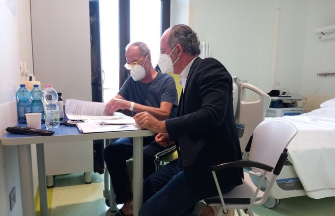 Autonomia del Veneto, l’incontro tra Zaia e Calderoli: “Sprint finale anche dalla stanza dell’ospedale”