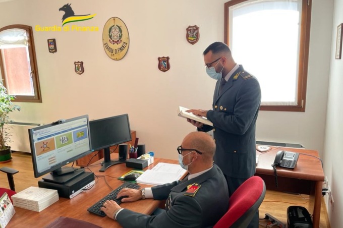 Sequestrati più di 8mila metri di tovaglie, smalti, flaconi e tappeti non sicuri