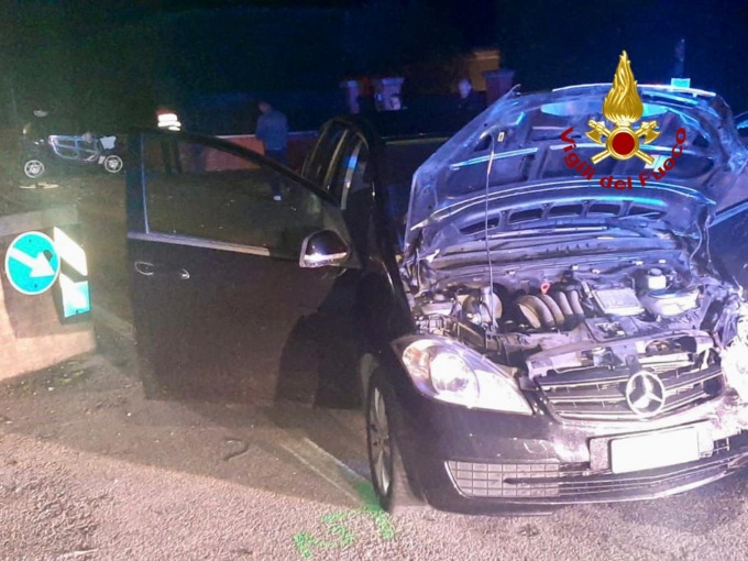 Galliera Veneta, schianto nella notte tra Smart e Mercedes: due feriti, uno è gravissimo