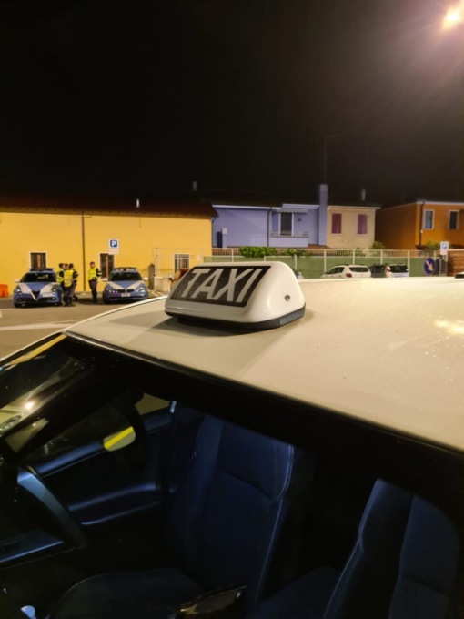 Padova, guidava ubriaca il taxi (fuori servizio) del marito: patente ritirata