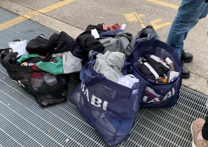 Ladre compulsive di vestiti al “Kiabi” di Padova: si stavano portando via 113 capi d’abbigliamento