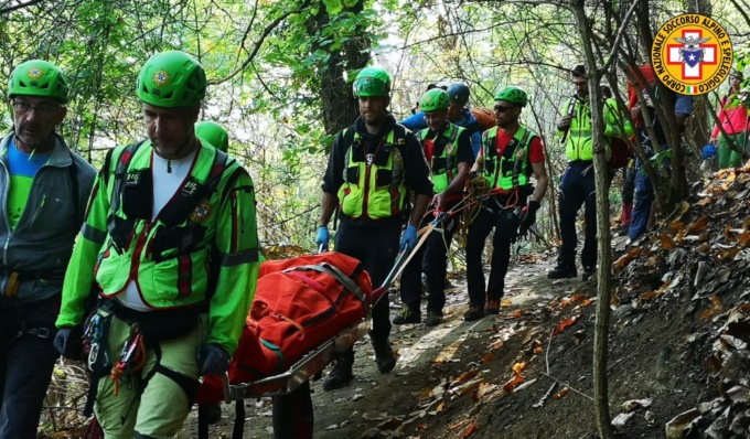 Tragedia sfiorata in parete: 42enne di Abano vola dopo essere stato colpito da un grosso sasso mentre arrampica