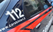 Perde il controllo dell'auto e finisce nel canale rischiando di annegare: salvata dai Carabinieri